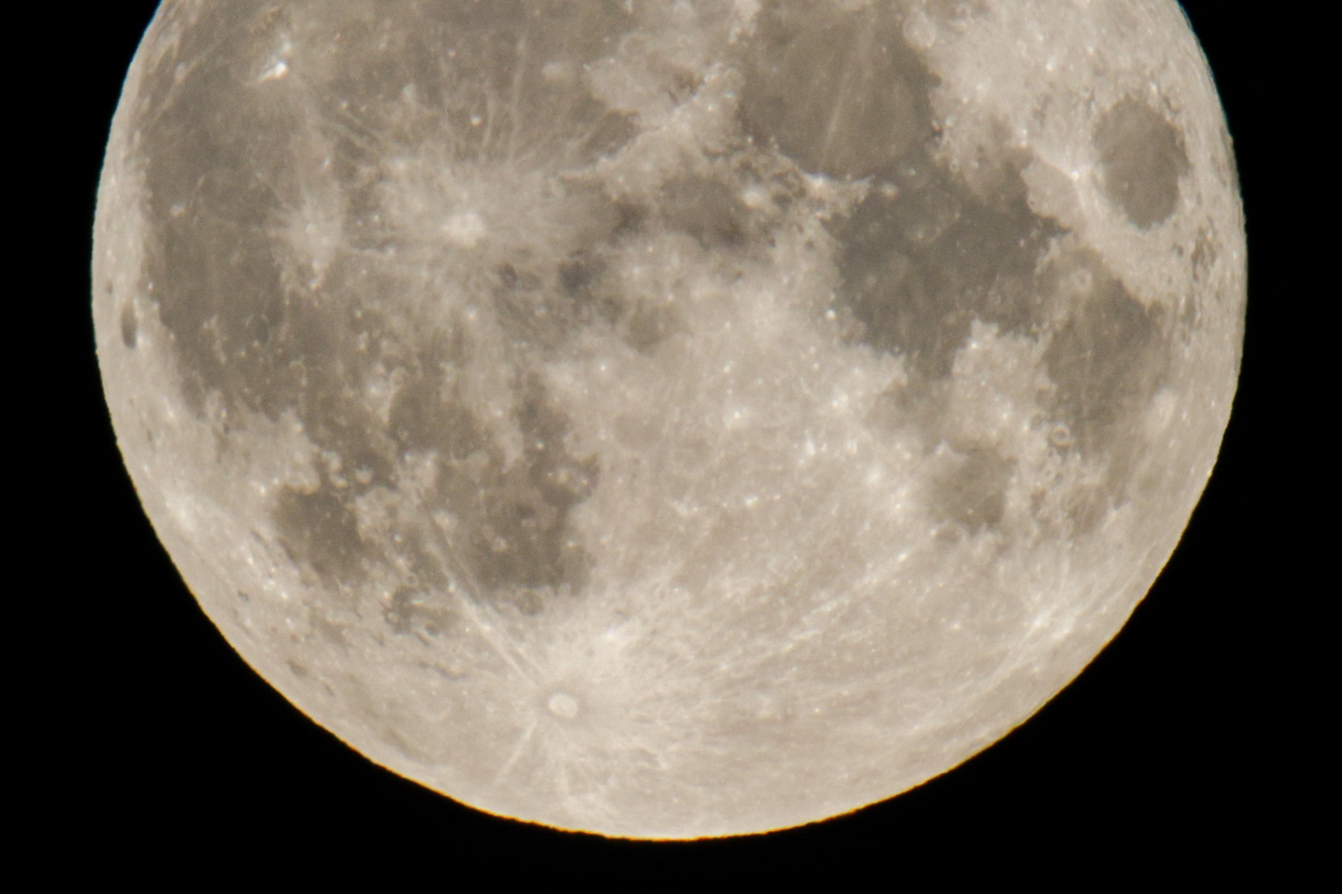Индийский луноход передал первые данные о температуре разных слоёв поверхности Луны