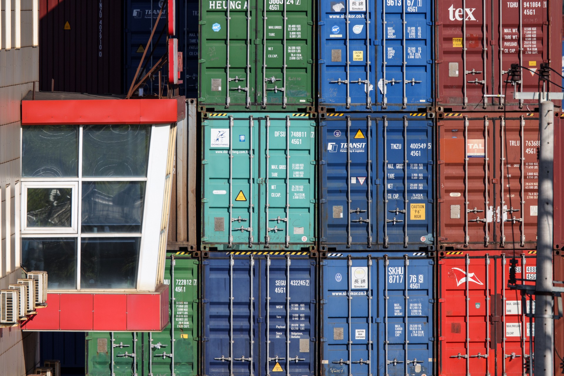 Экономист Холод оценил вероятность повышения пошлин на весь российский экспорт в ЕС