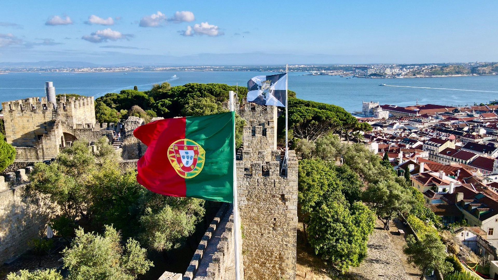 Президент Португалии призвал заплатить за преступления при владении колониями