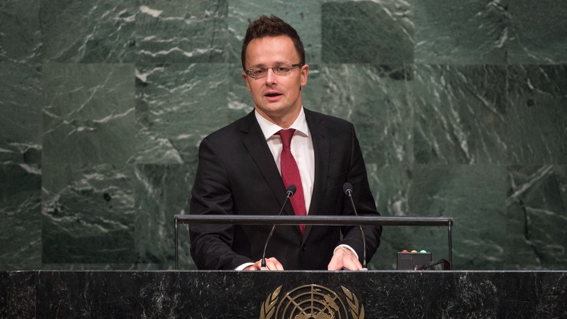 Глава МИД Венгрии выразил сожаление, что единственный из ЕС встретился с Лавровым в ООН