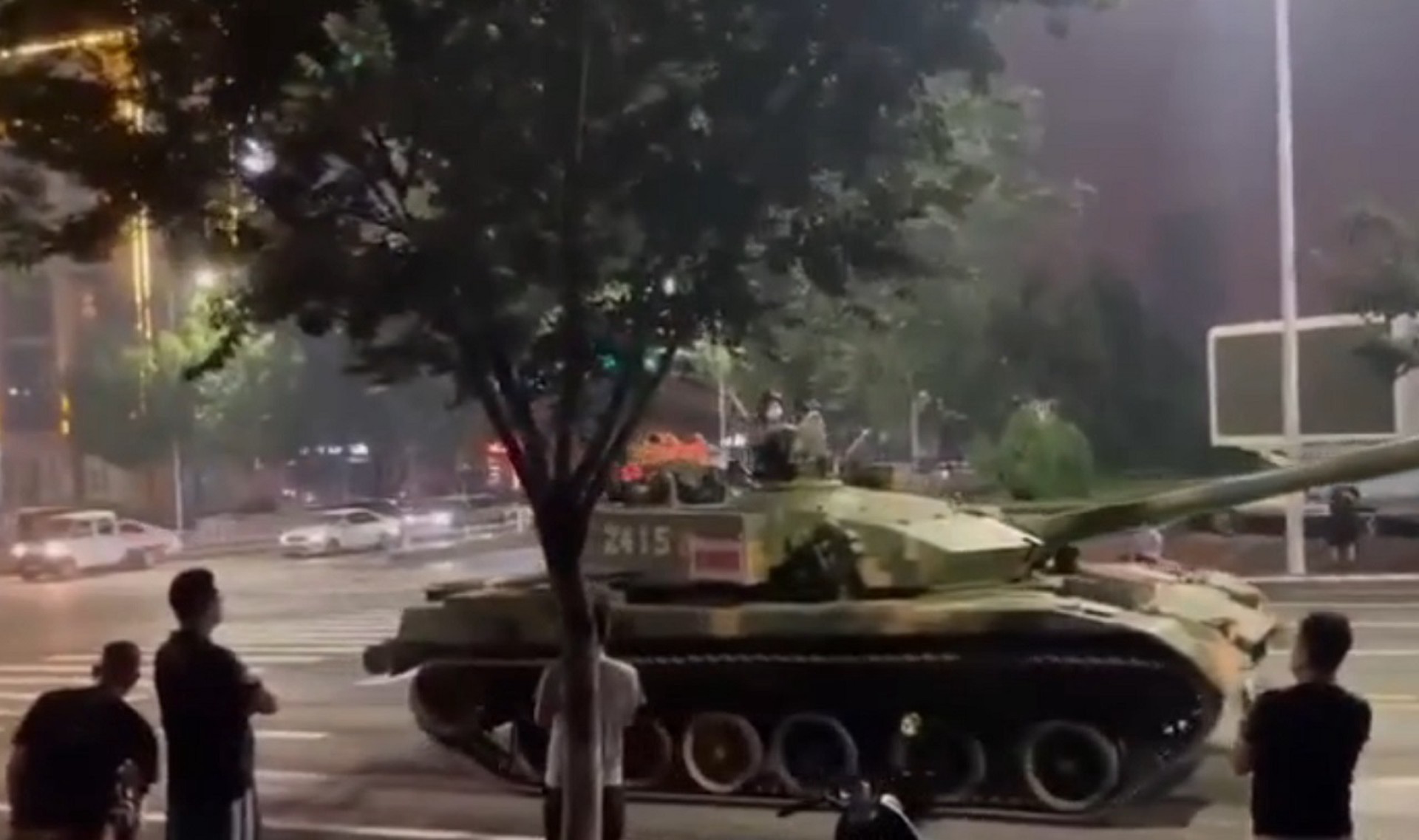 Протесты в Китае: на улицах в провинции Хэнань замечена военная техника 