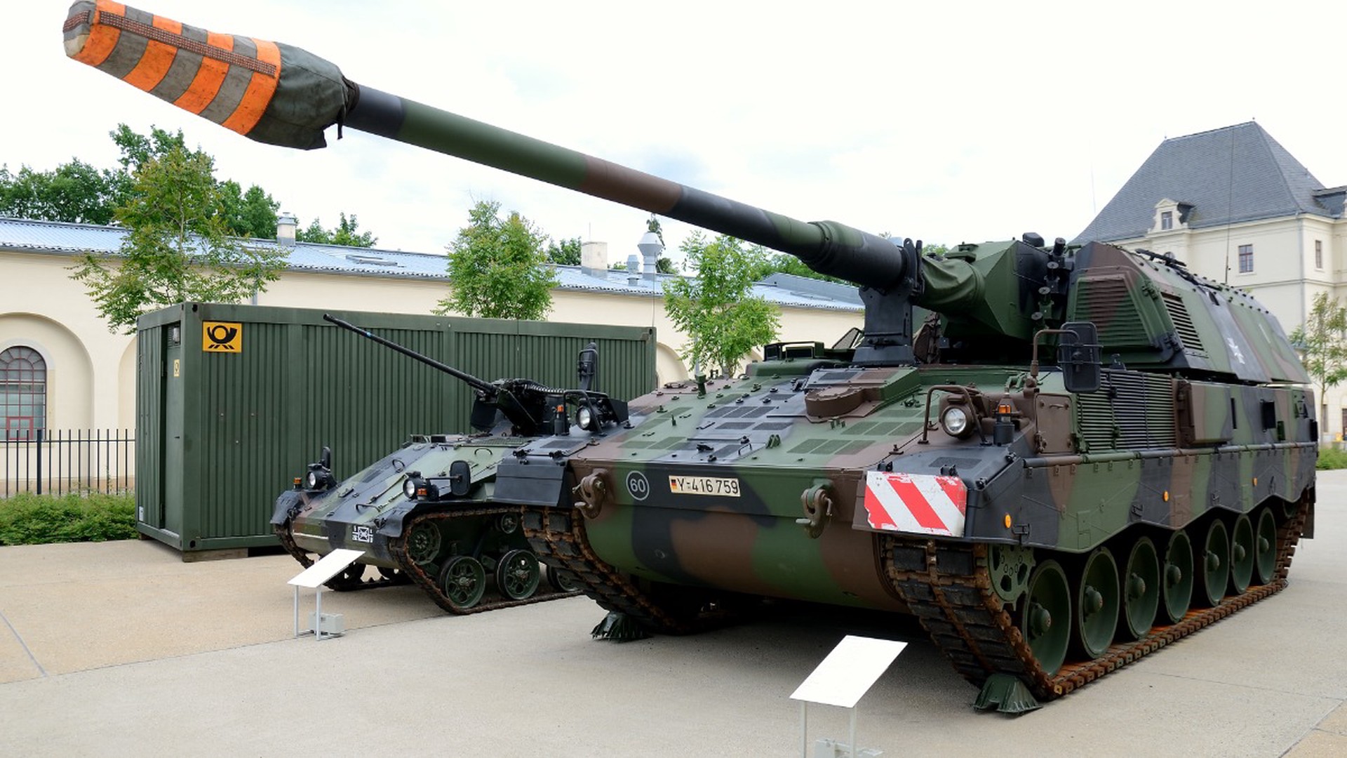 Германия продаст Киеву сто гаубиц Panzerhaubitze 2000