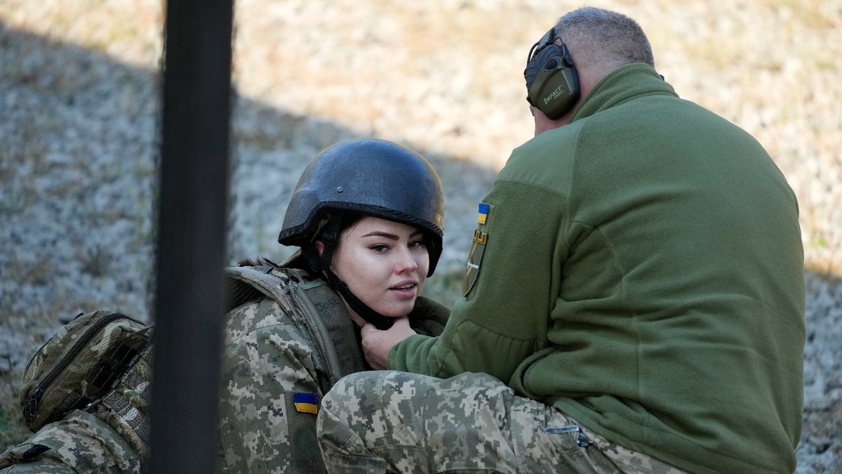 Марочко: Киев планирует мобилизовать украинок из-за колоссальных потерь ВСУ