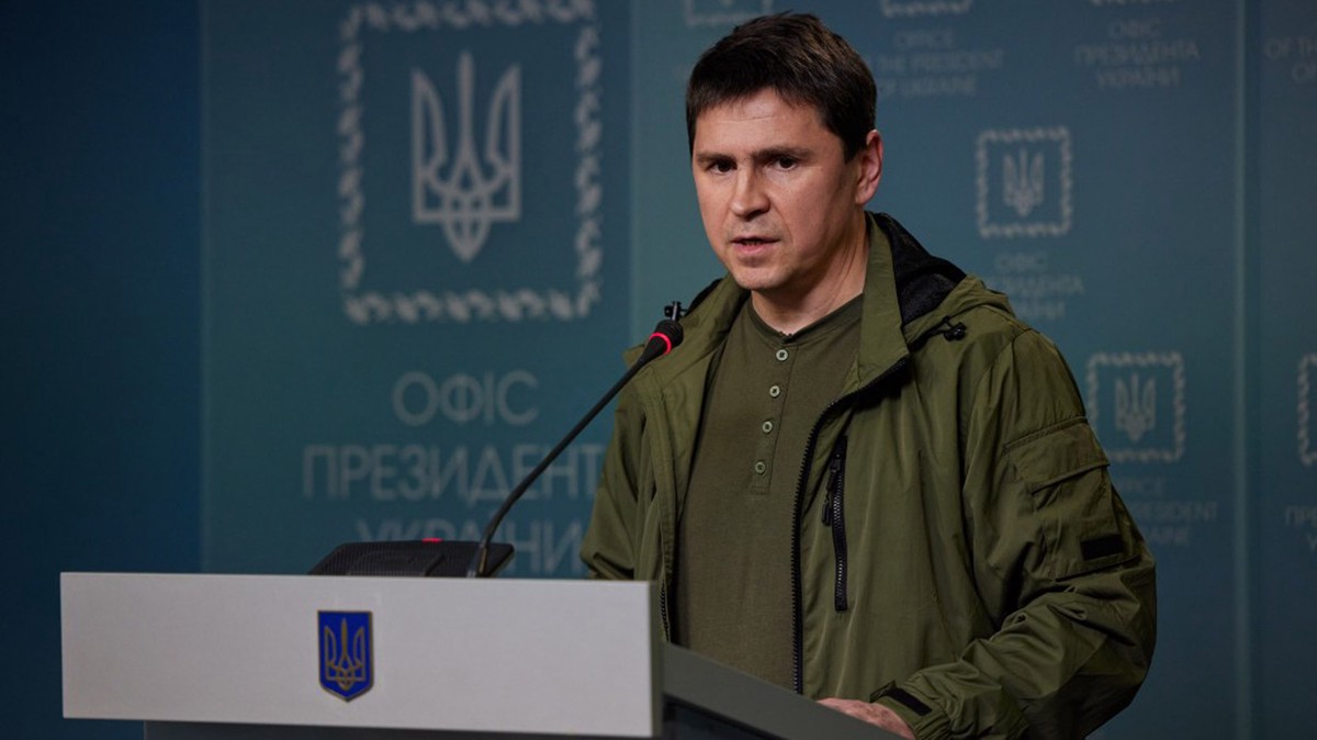 Подоляк: ВС России продолжают наступать, перевооружаться и становиться сильнее