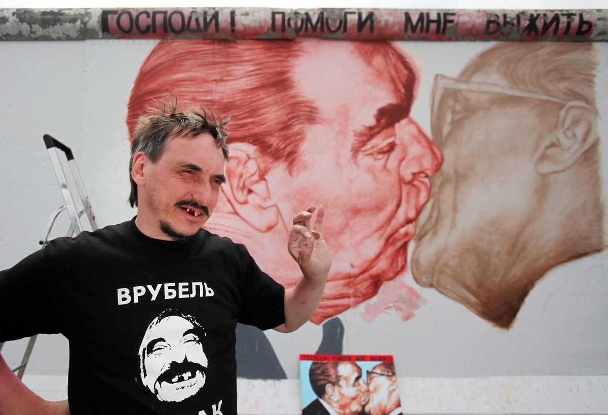 Скончался создатель граффити с Брежневым на Берлинской стене Дмитрий Врубель