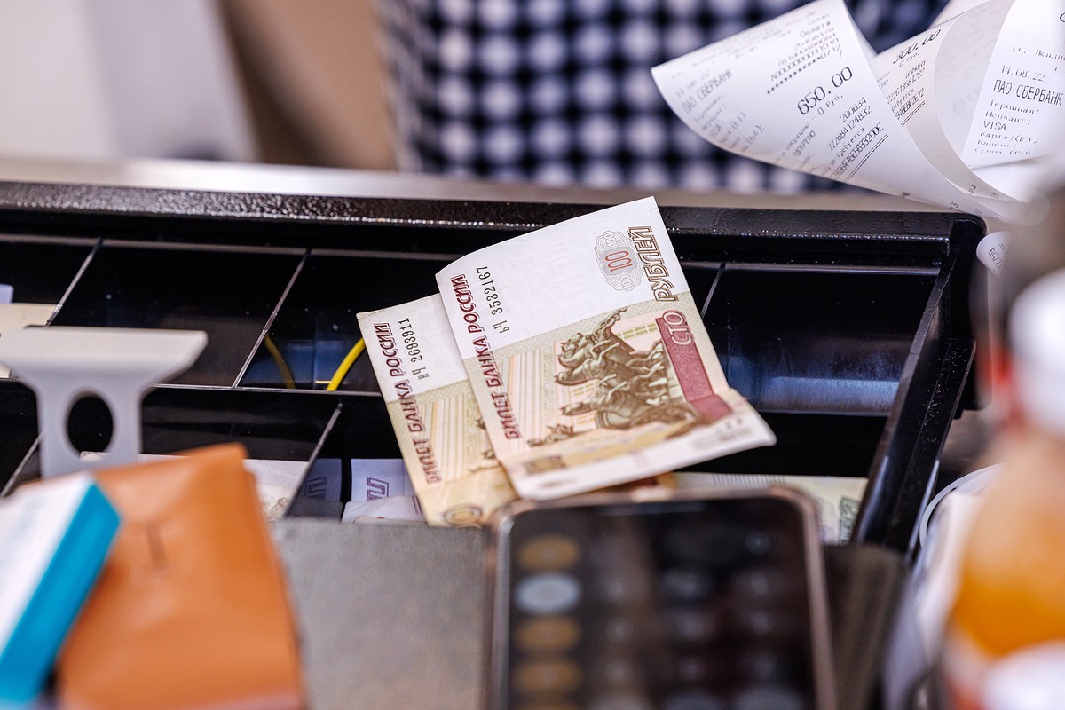 Внешний вид 100-рублевой купюры предложили обновить