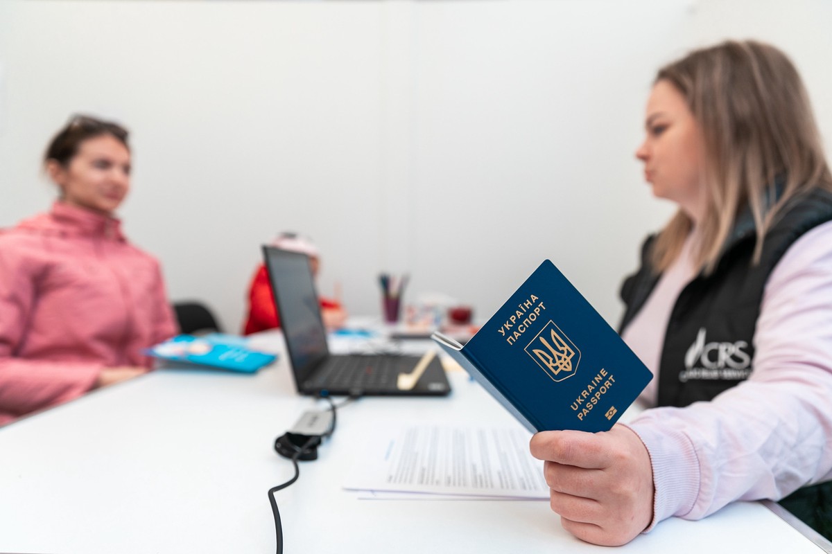 Чехия будет платить украинским беженцам деньги за возвращение домой