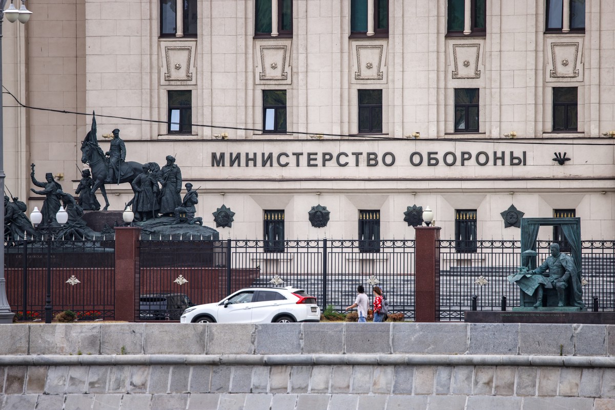 Минобороны: ВДВ блокировали Артёмовск с северной и южной окраин 