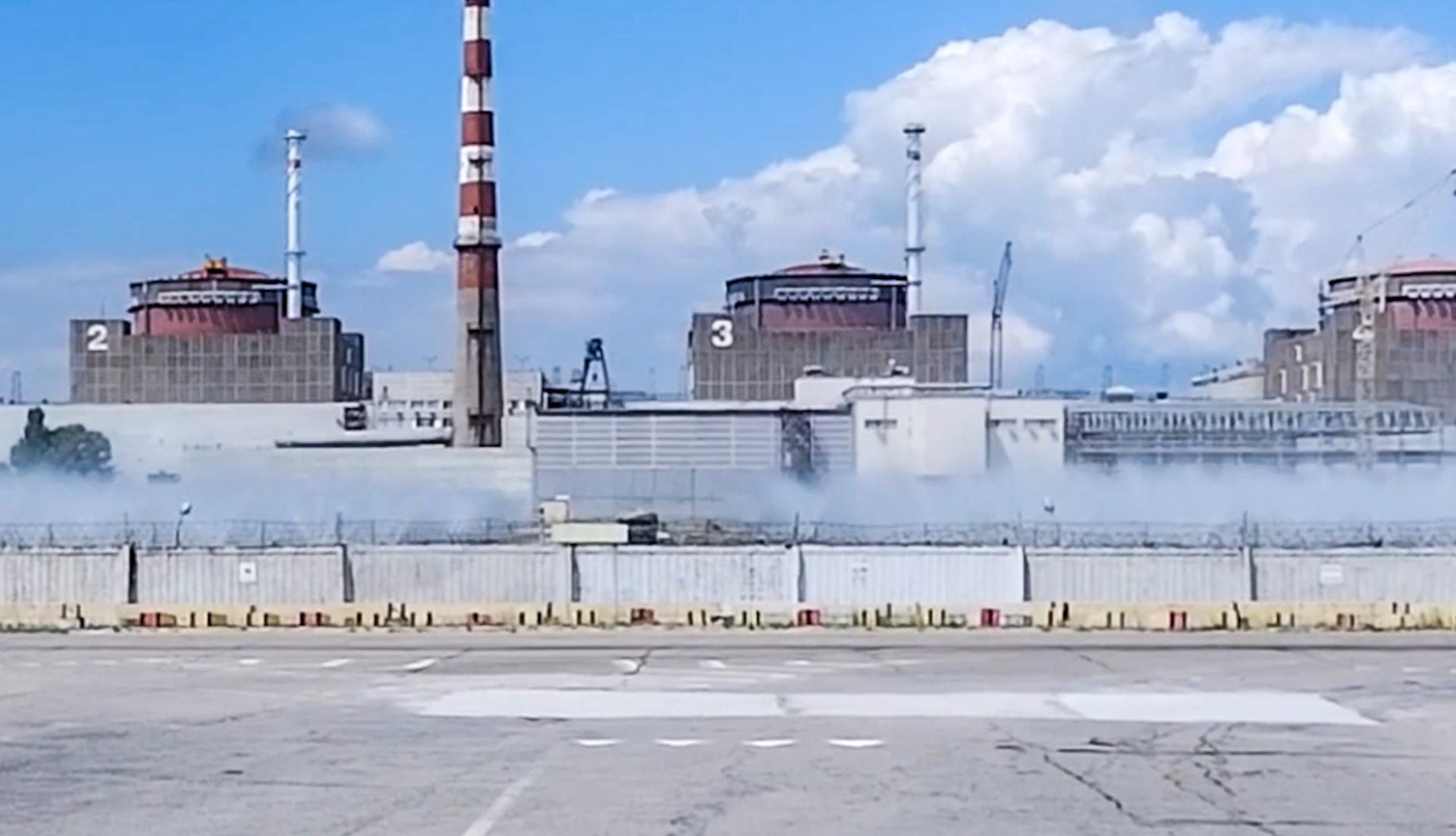 В МИД выразили обеспокоенность ситуацией с обстрелами вокруг Запорожской АЭС