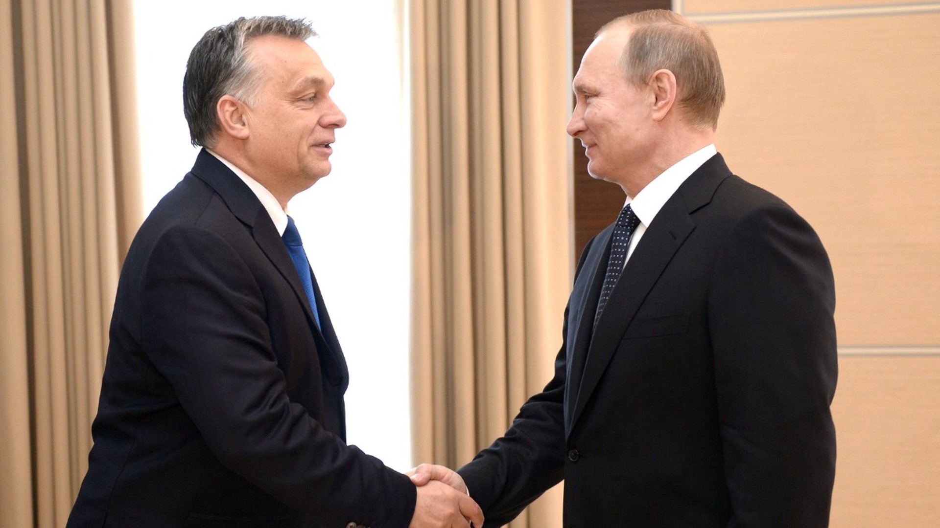  Путин проводит встречу с премьером Венгрии Виктором Орбаном в Китае 