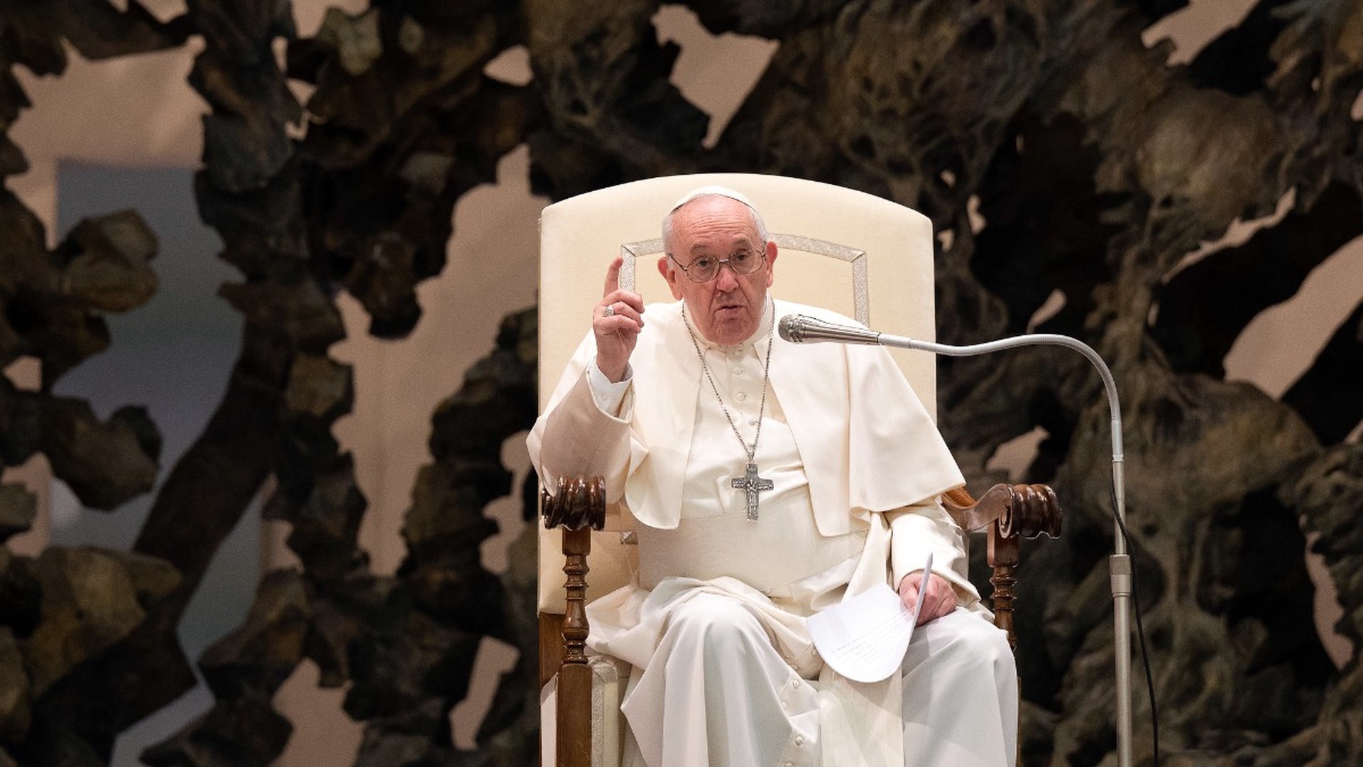 Папа римский Франциск поддерживает мнение, что США ведут прокси-войну на Украине