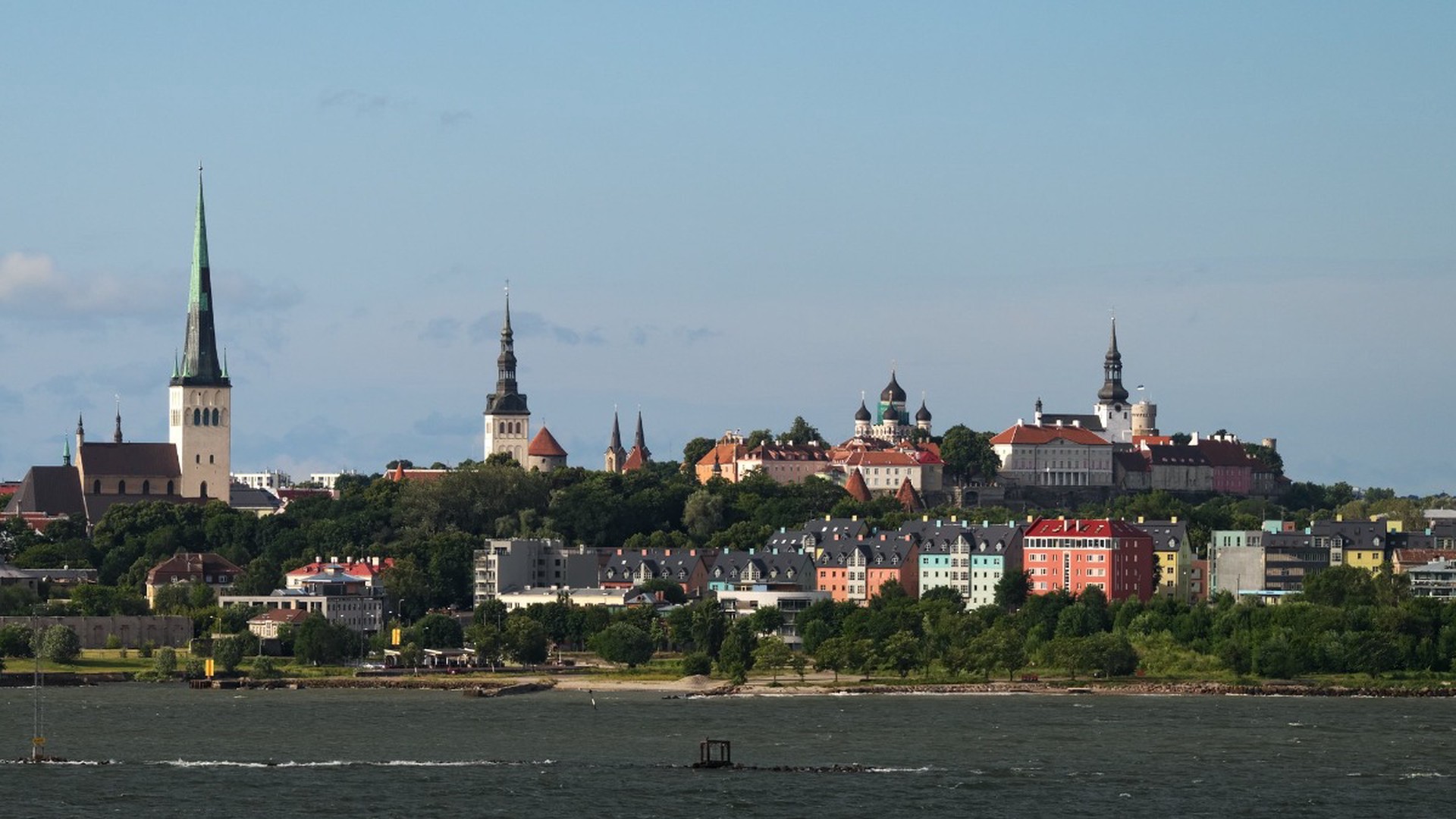 МИД Эстонии хочет запретить российским дипломатам бесплатно парковаться в Таллине