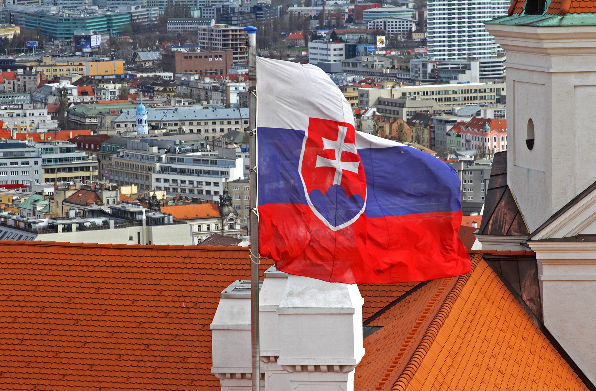 Полиция Таллина приняла цвета флага Словакии на шапках туристов за «запрещённую символику»