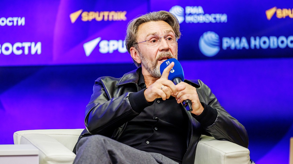 «Любая женщина может стать солисткой «Ленинграда»: Шнуров высказался о дуэте с Инстасамкой