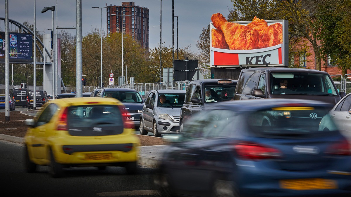 В Германии KFC извинилась за предложение «побаловать себя курицей» в память о «Хрустальной ночи»