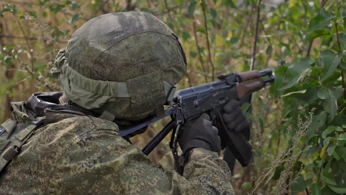 Российские бойцы спасли раненного солдата ВСУ от украинского БПЛА