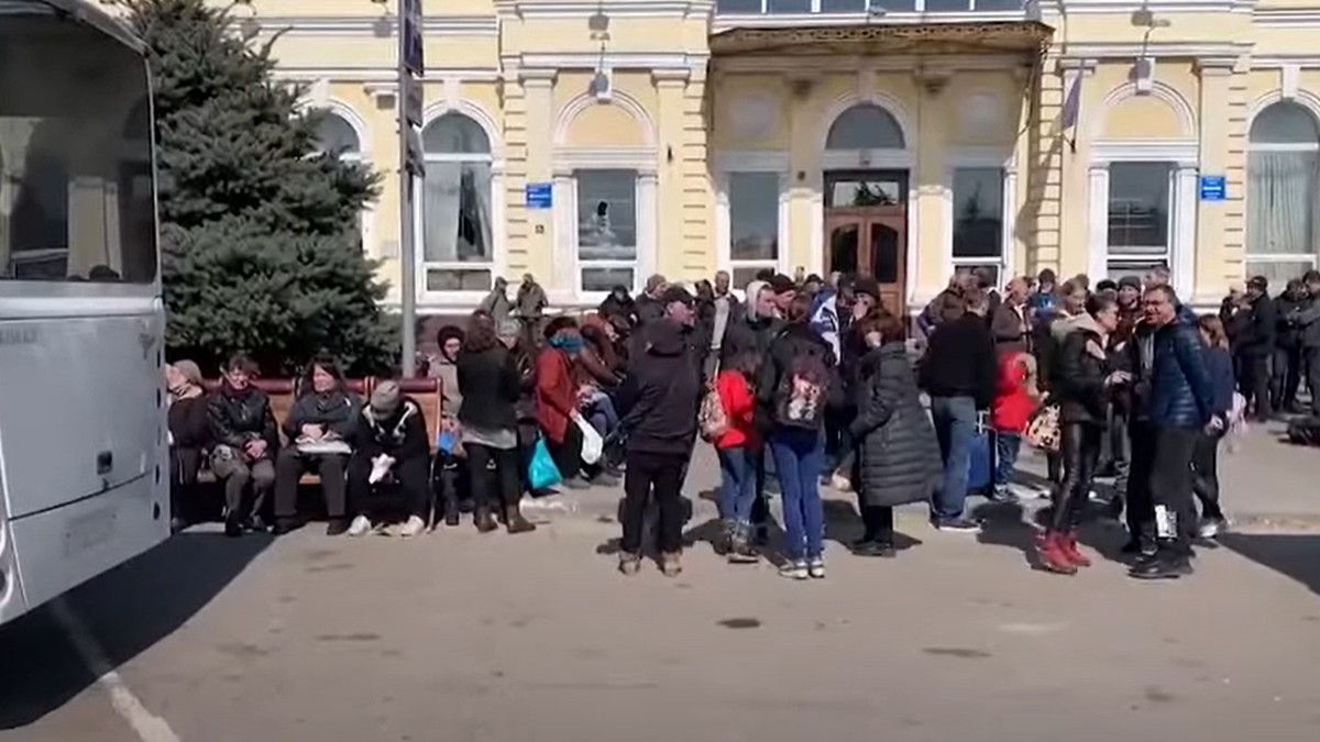 Власти Херсонской области призывают граждан к эвакуации по СМС