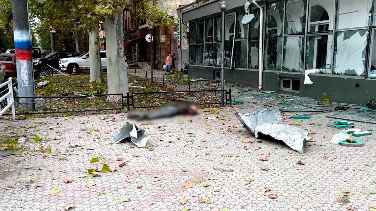 Один человек погиб в результате обстрела центра Херсона украинскими боевиками