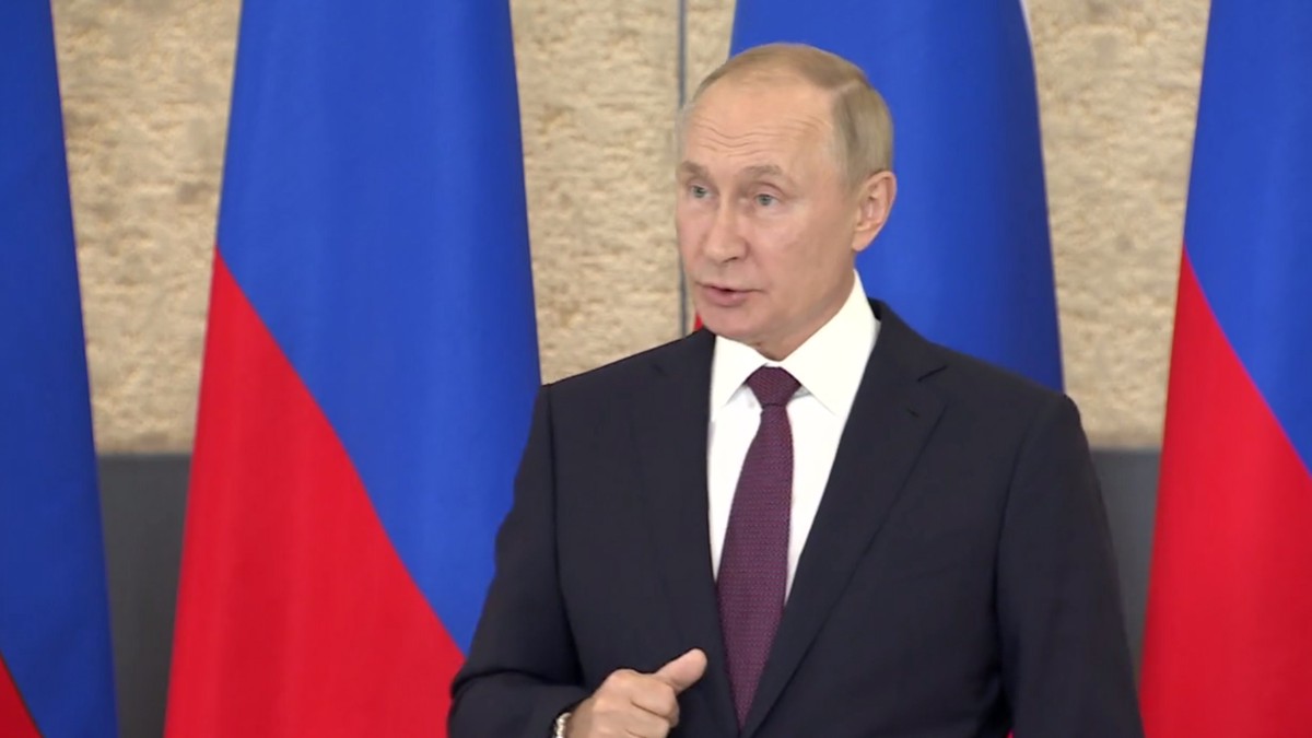 Путин подписал закон о полном запрете пропаганды ЛГБТ