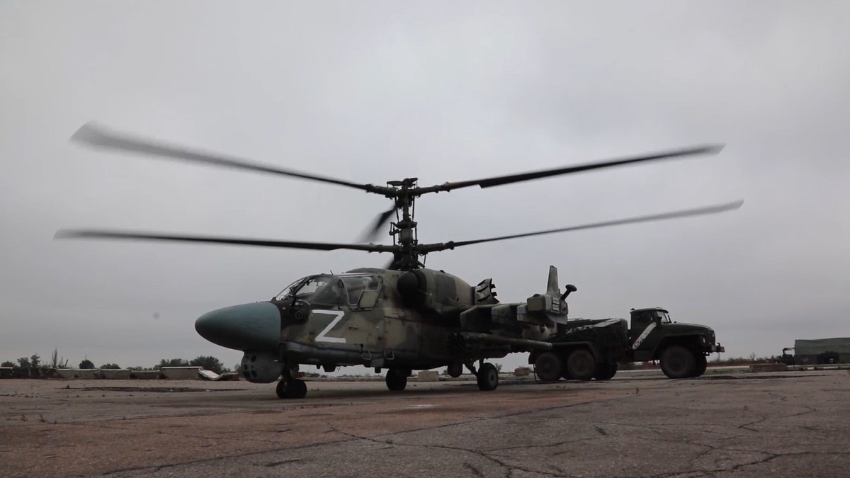 Вертолёты Ми-28НМ уничтожили военную технику ВСУ в районе Кременной