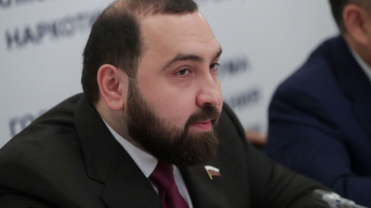 Депутат Хамзаев: знаменитости и миллиардеры скоро вернутся в Россию