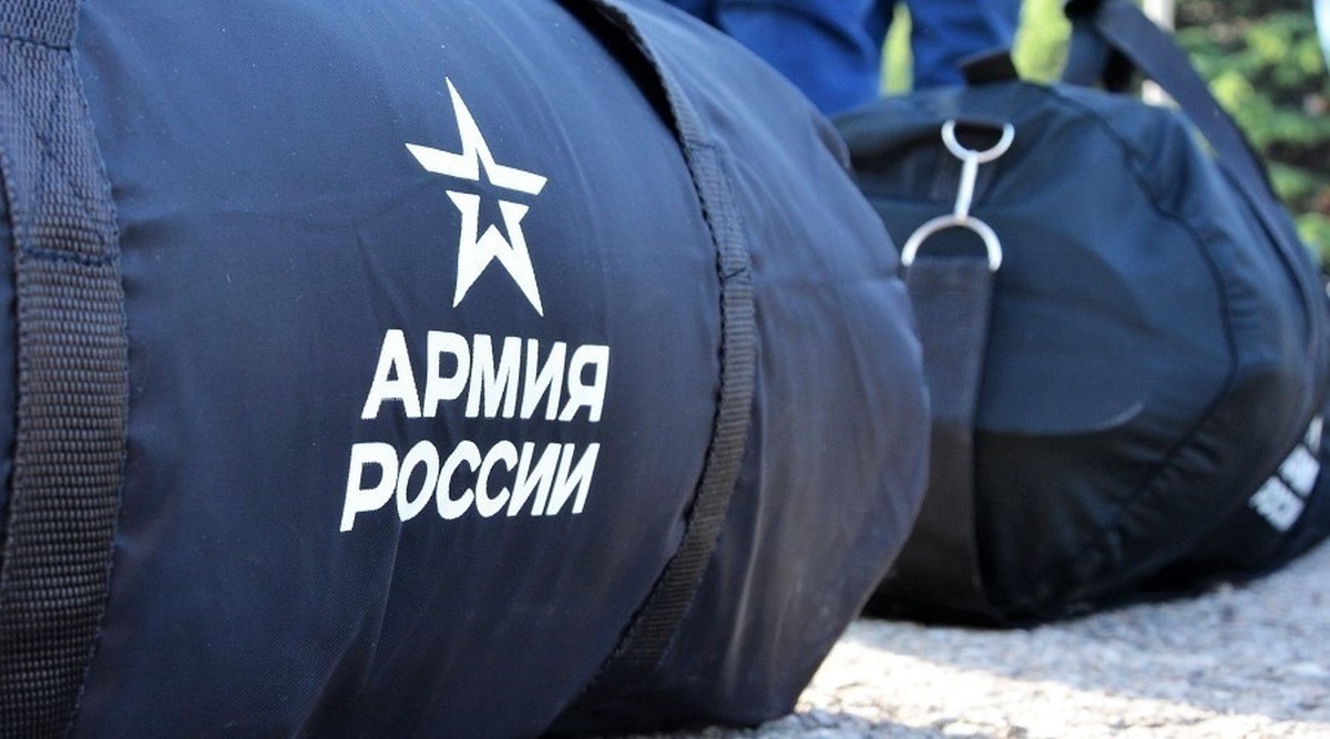 Медведев: с 1 января в ВС РФ принято более 117 тысяч контрактников и добровольцев