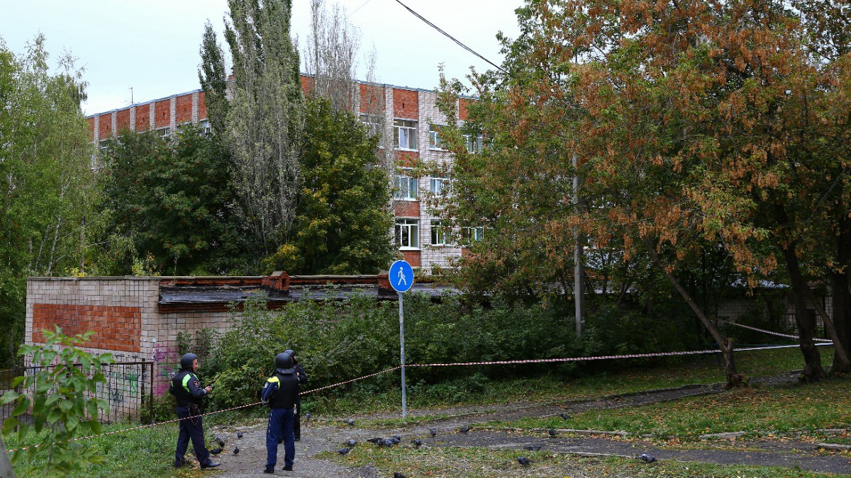 Напавший на ижевскую школу был одет в майку с нацистской символикой