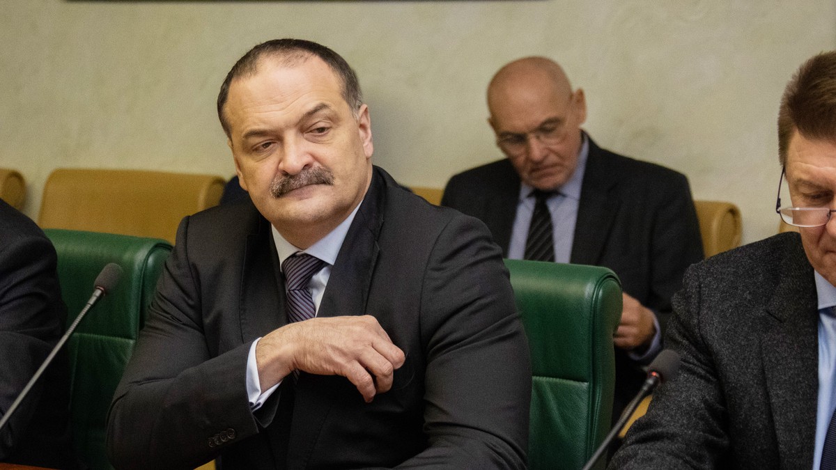 Глава Дагестана рассказал Путину, кого и как накажут за беспорядки в аэропорту Махачкалы