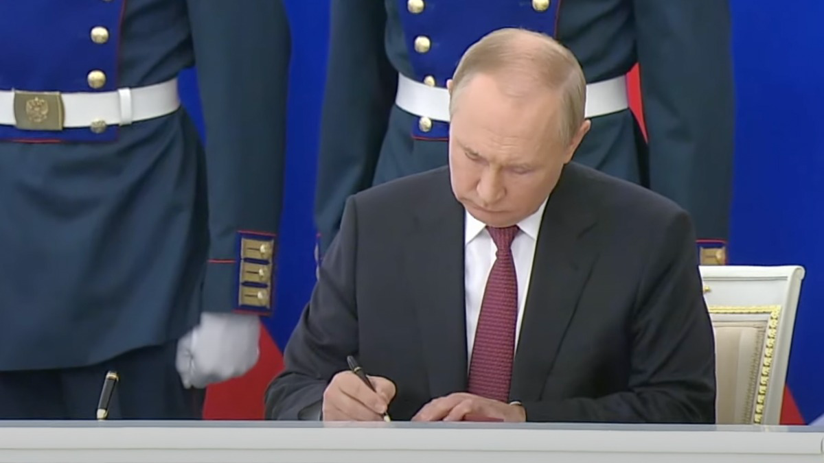 Путин подписал договоры о присоединении к России Донбасса и других освобожденных территорий