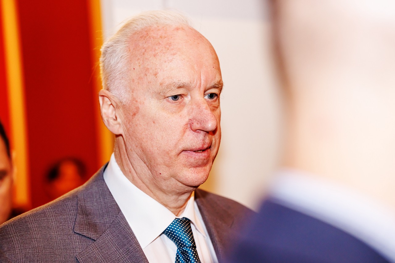 Глава СК Бастрыкин заявил, что покинувшие РФ знаменитости ответят по закону за дискредитацию ВС