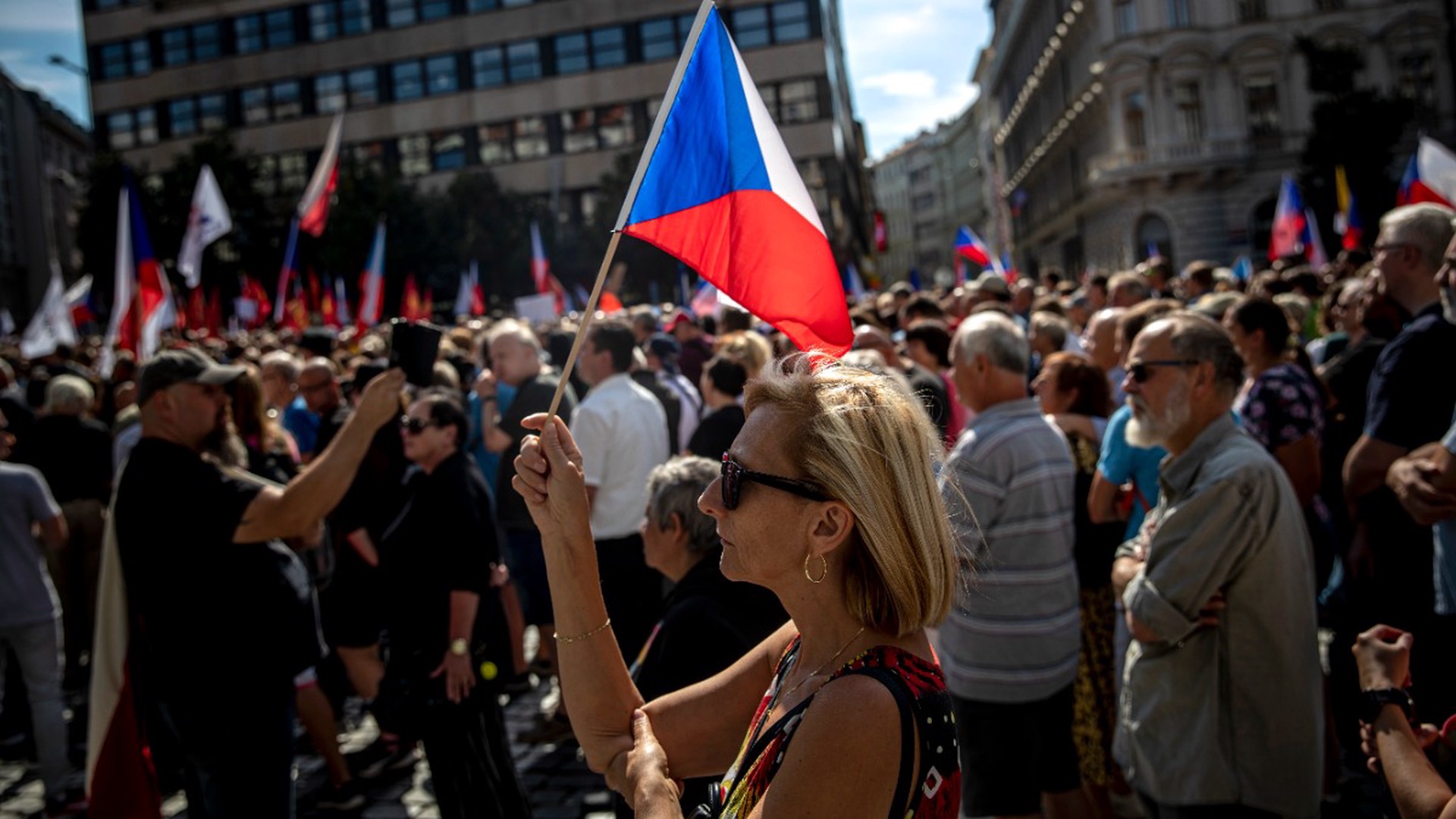 Кремль связал митинги в странах ЕС с падением уровня жизни