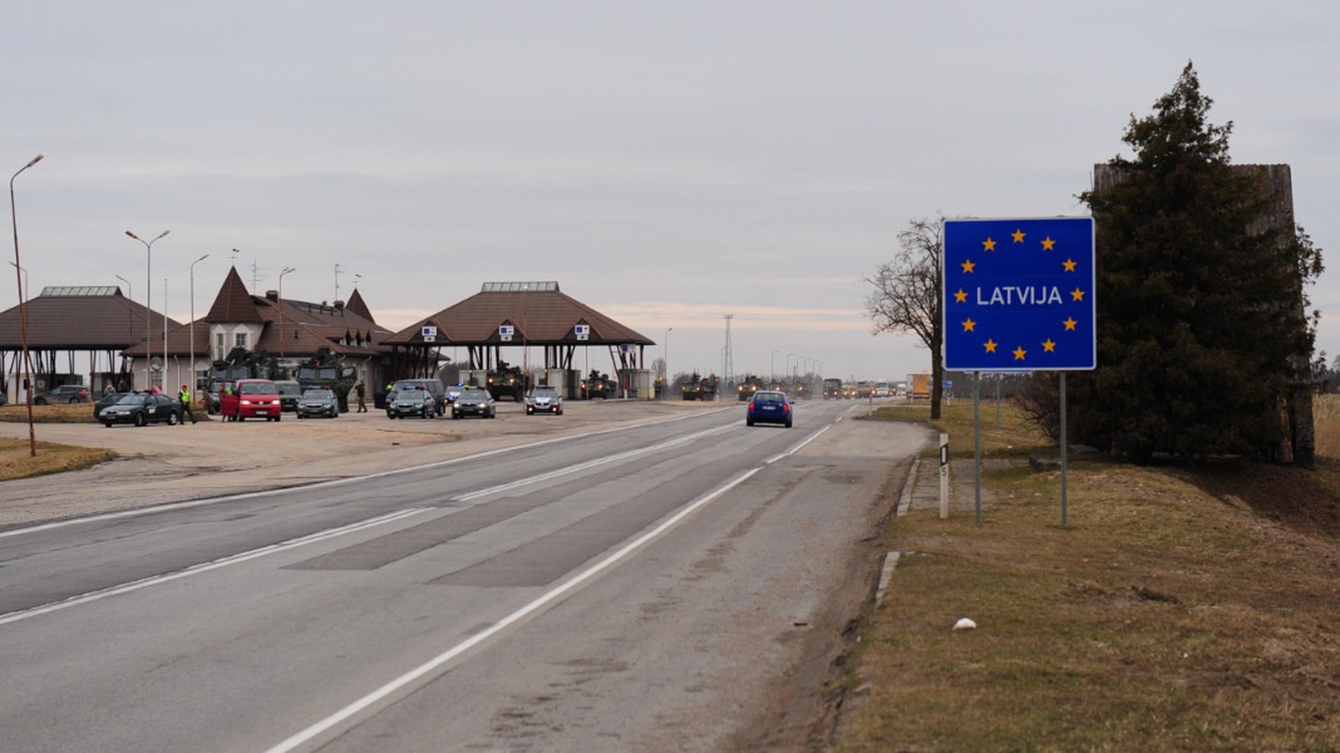 Латвия закрыла два КПП на границе с Россией