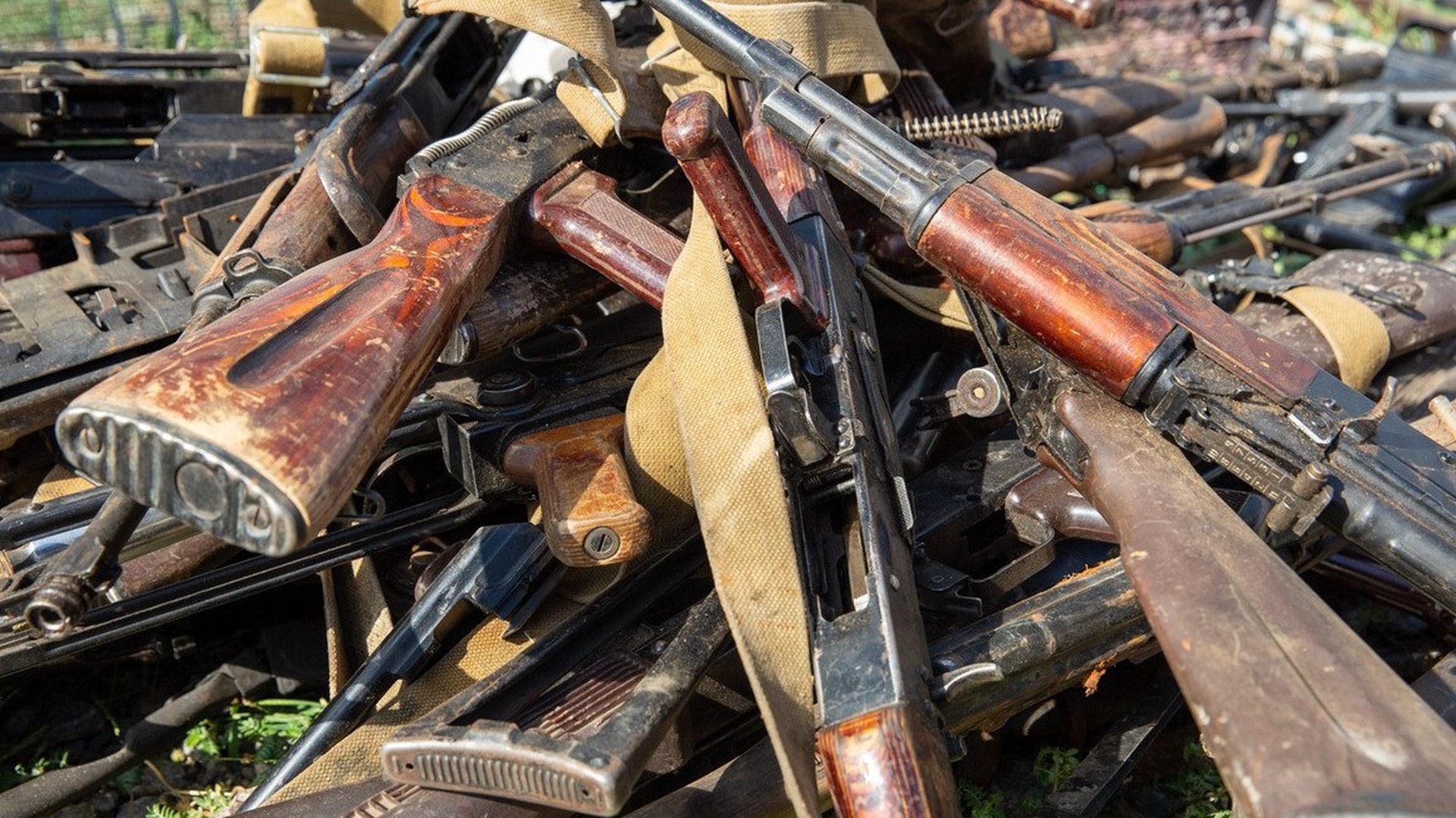В Мариуполе обнаружен заминированный схрон с оружием и секретной документацией СБУ