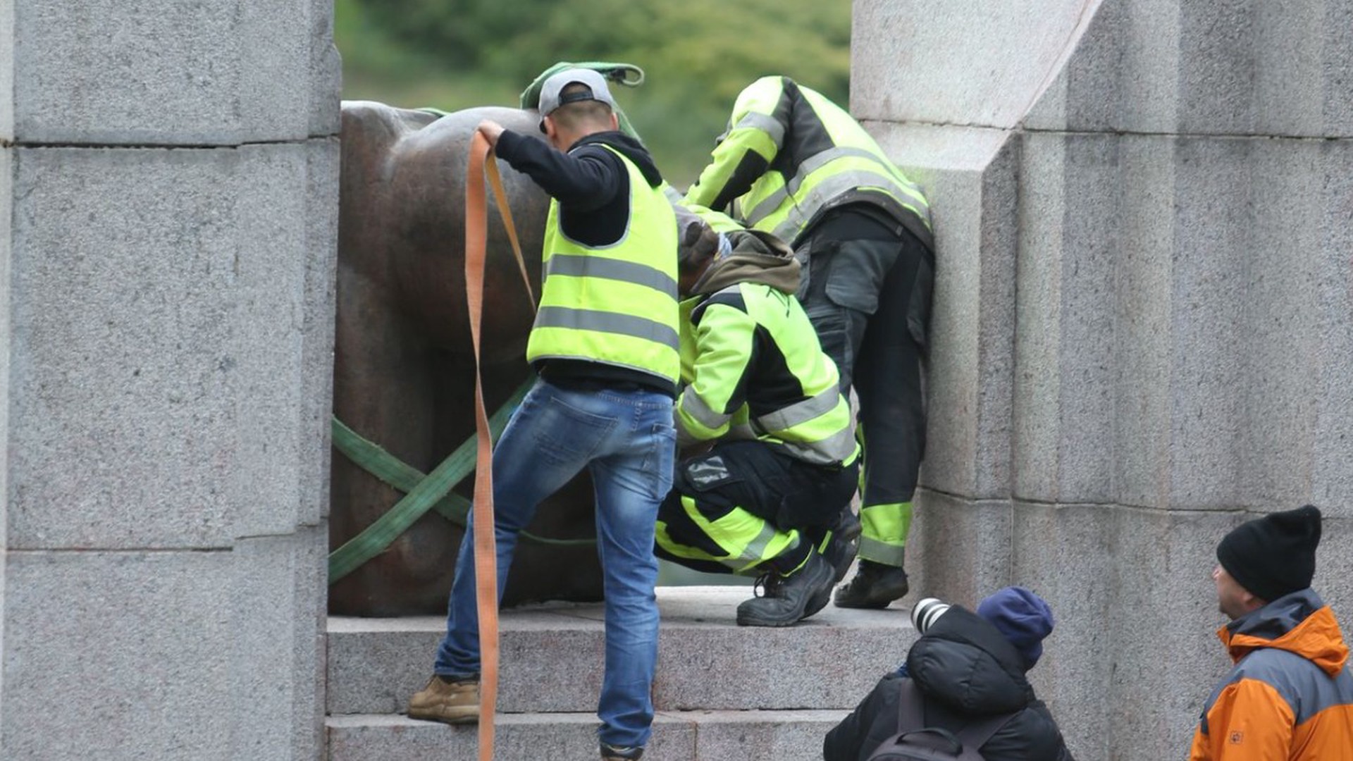 В Эстонии обсуждают возможность сноса советских памятников