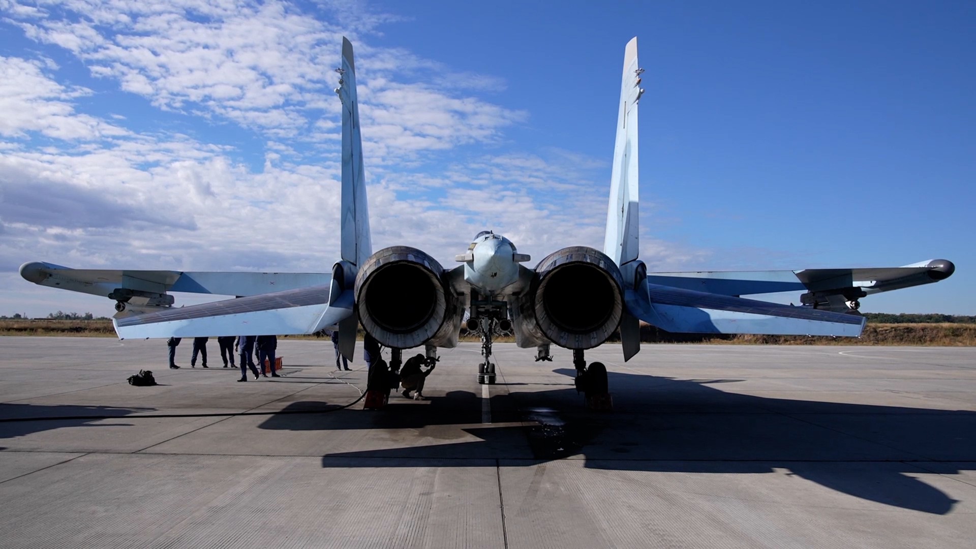 Истребитель Су-35 прикрыл бомбардировщики от авиации ВСУ и отогнал её