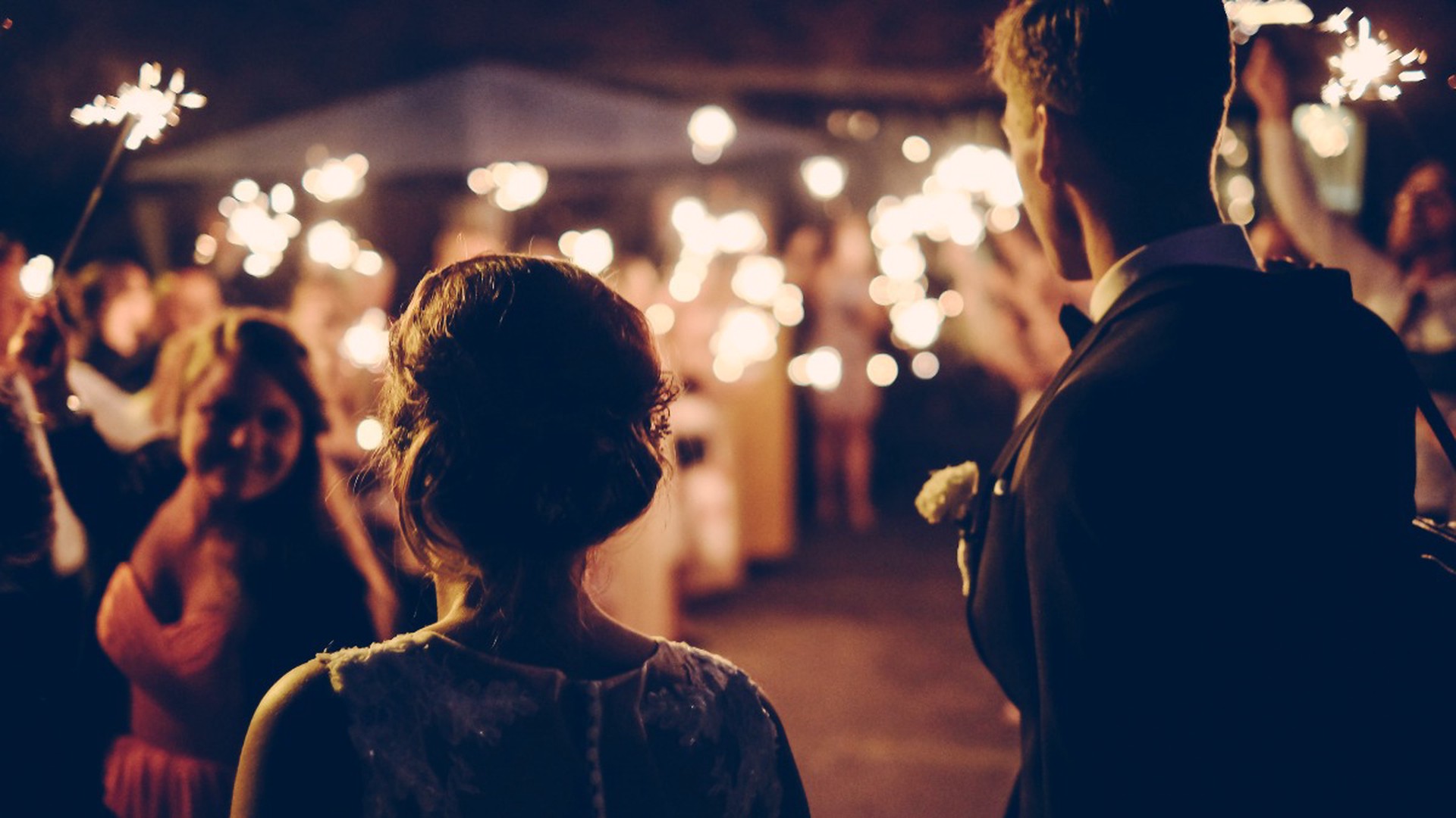 Организатор свадеб рассказала, как сделать идеальное предложение руки и сердца