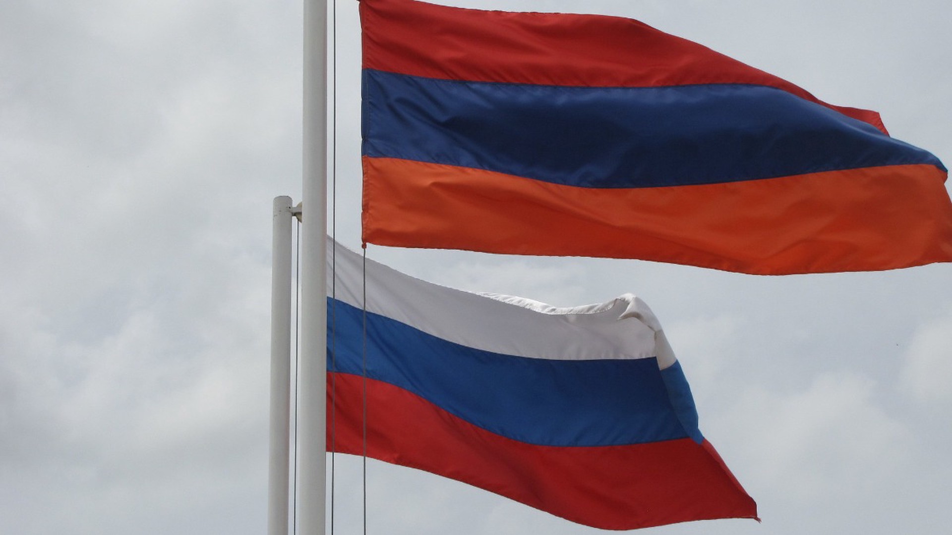 Галузин: Армения избегает контактов с Россией по линиям МИД и Минобороны