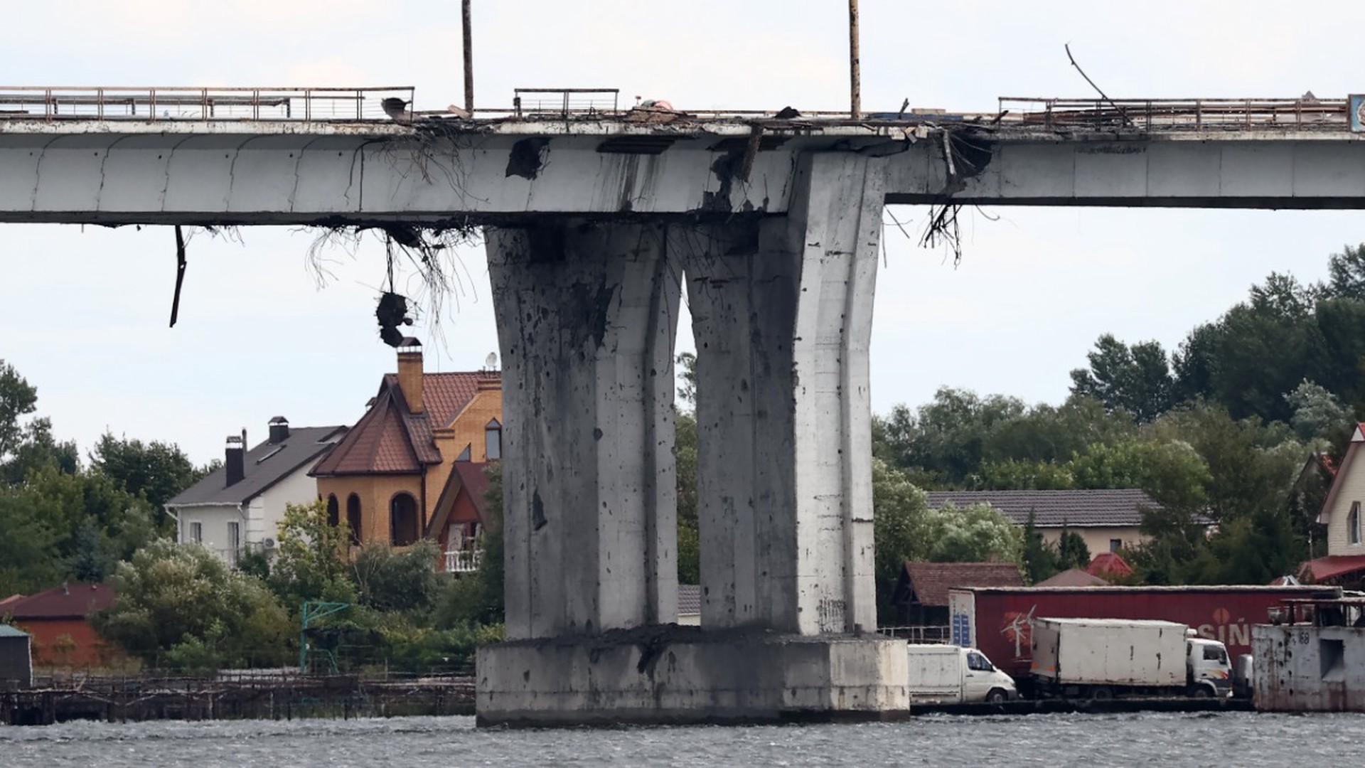 Пора бить по мостам: почему наступило время разрушить логистику Украины 