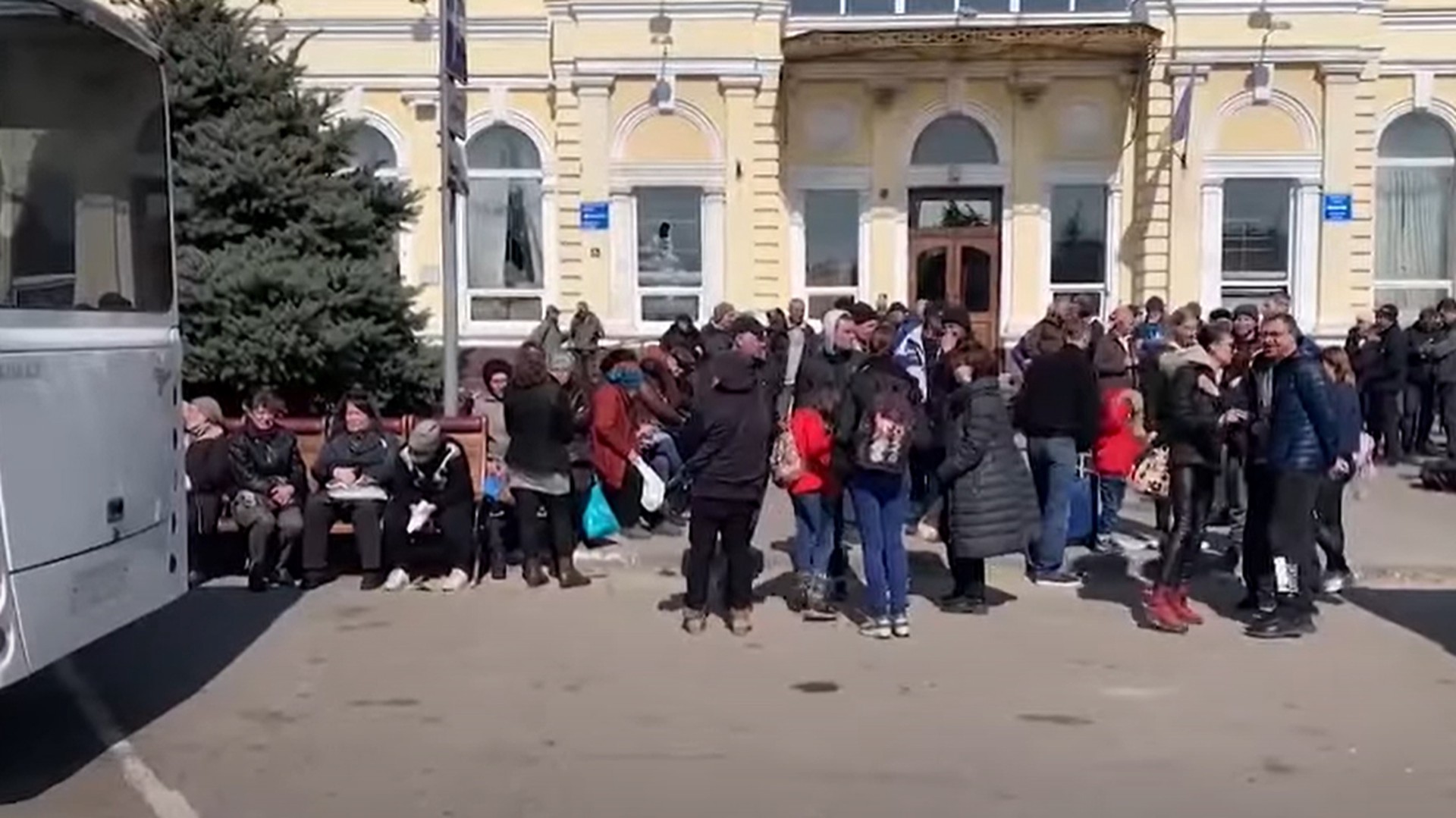 Власти Херсонской области призывают граждан к эвакуации по СМС