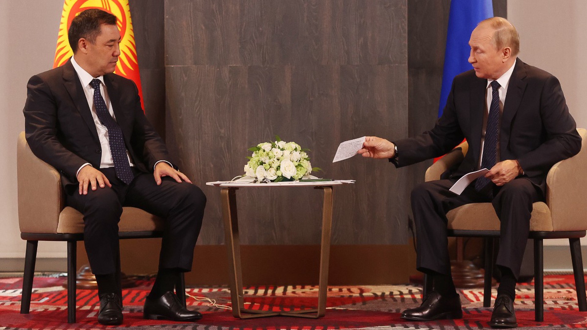 Владимир Путин встретился с президентом Киргизии в рамках ШОС