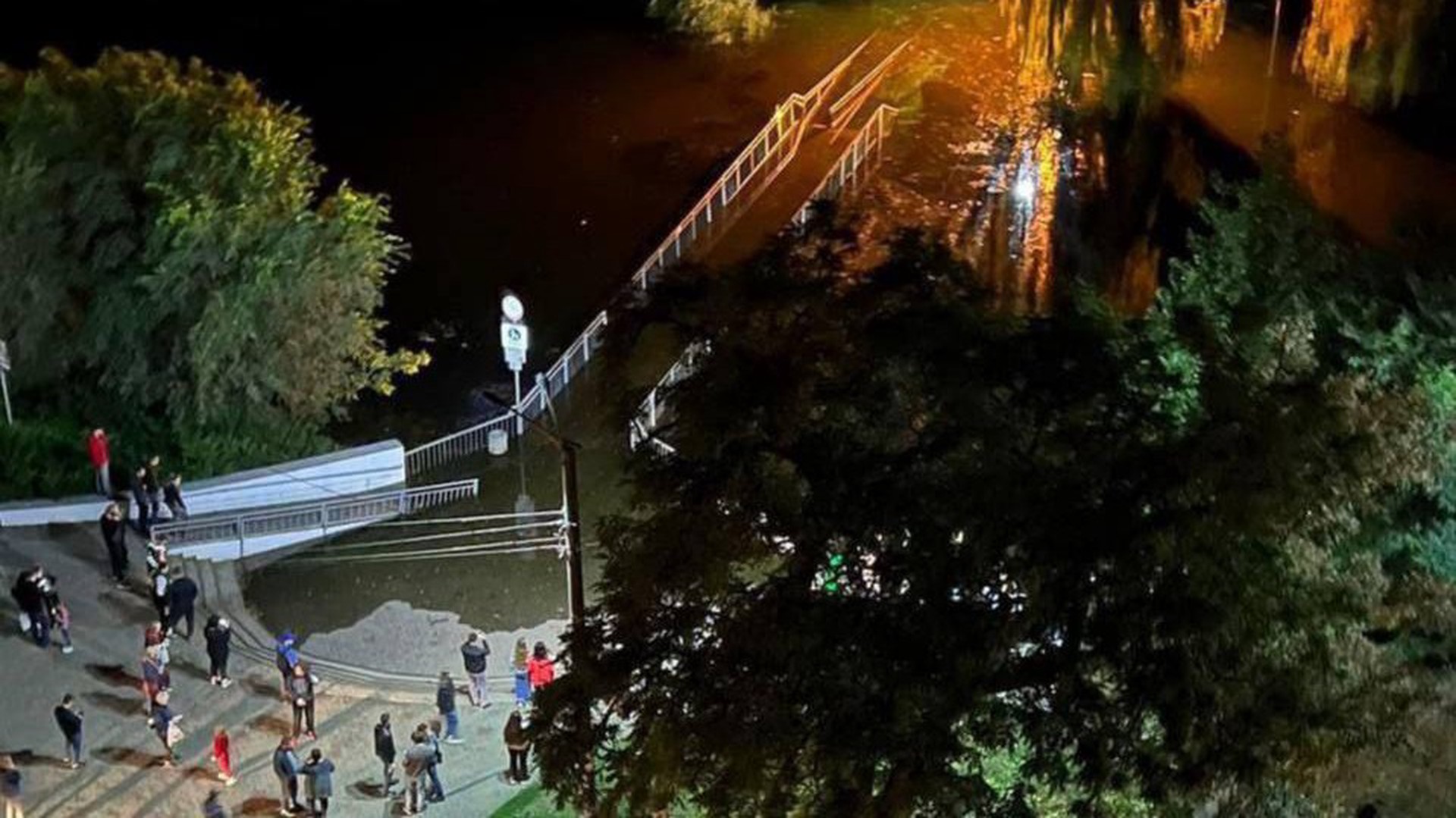 В Кривом Роге подорвали дамбу для понижения уровня воды в Ингульце
