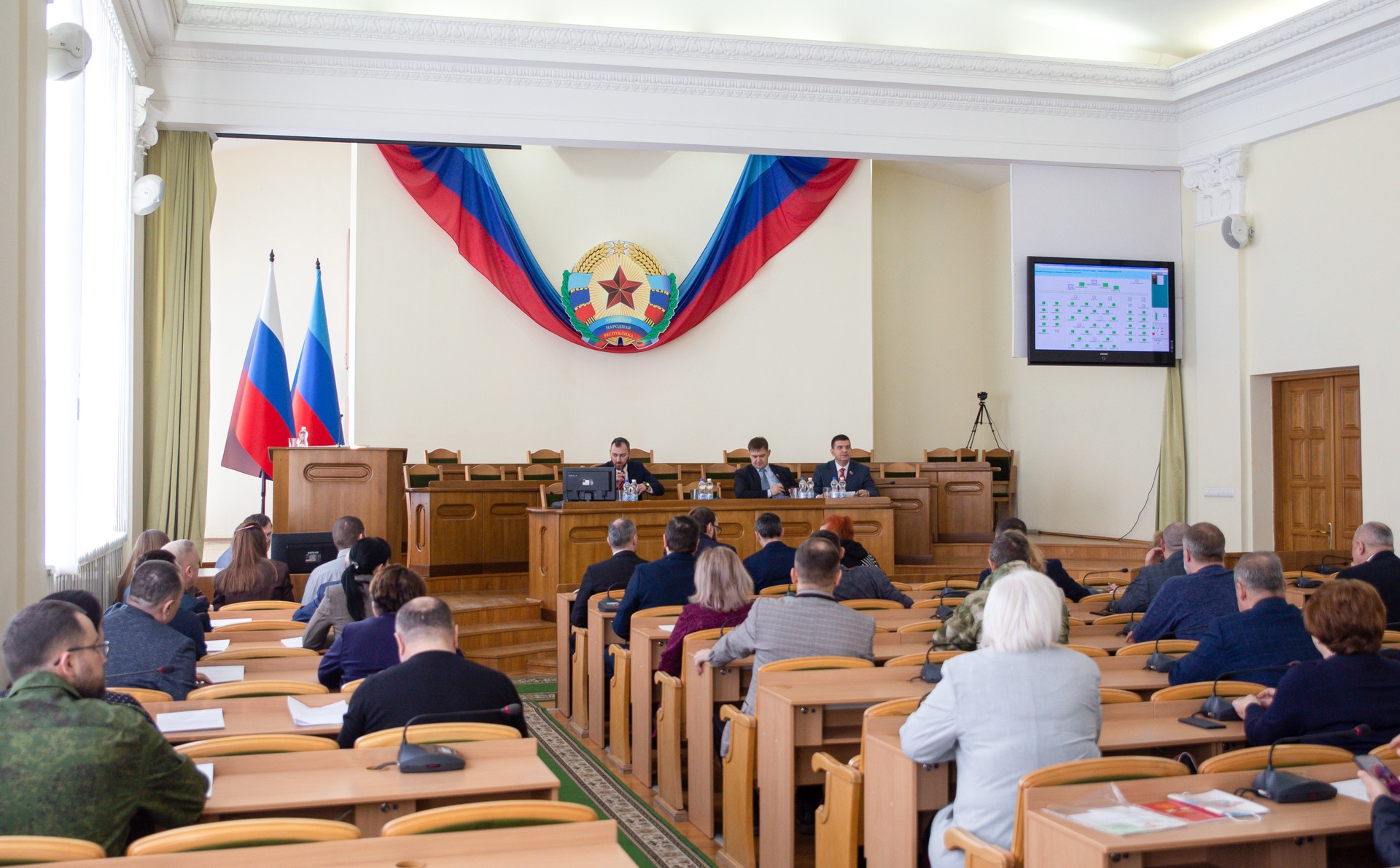 Парламент ЛНР единогласно принял закон о проведении референдума