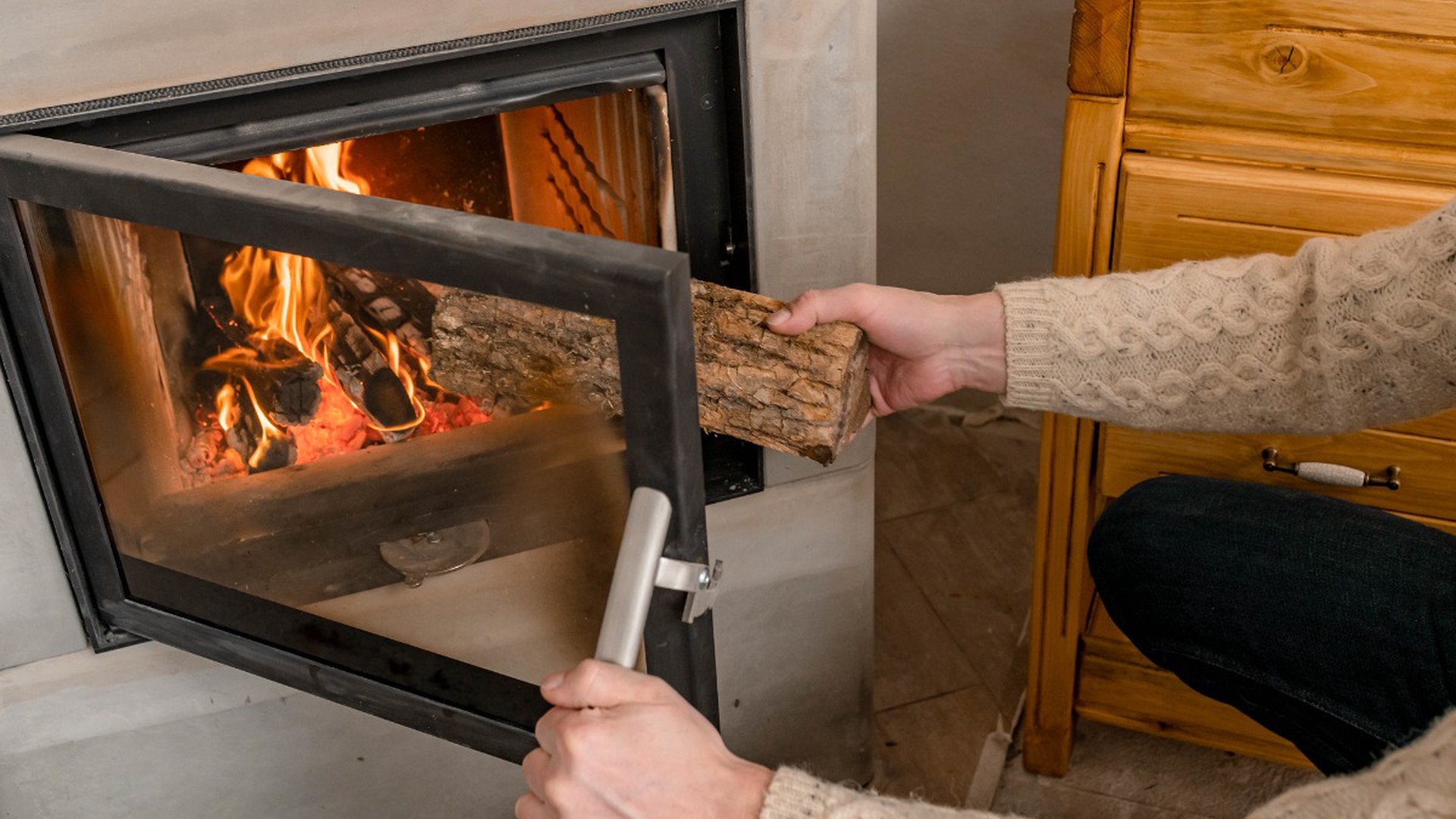 Экс-министр Плачков призвал украинцев согреваться углем и дровами