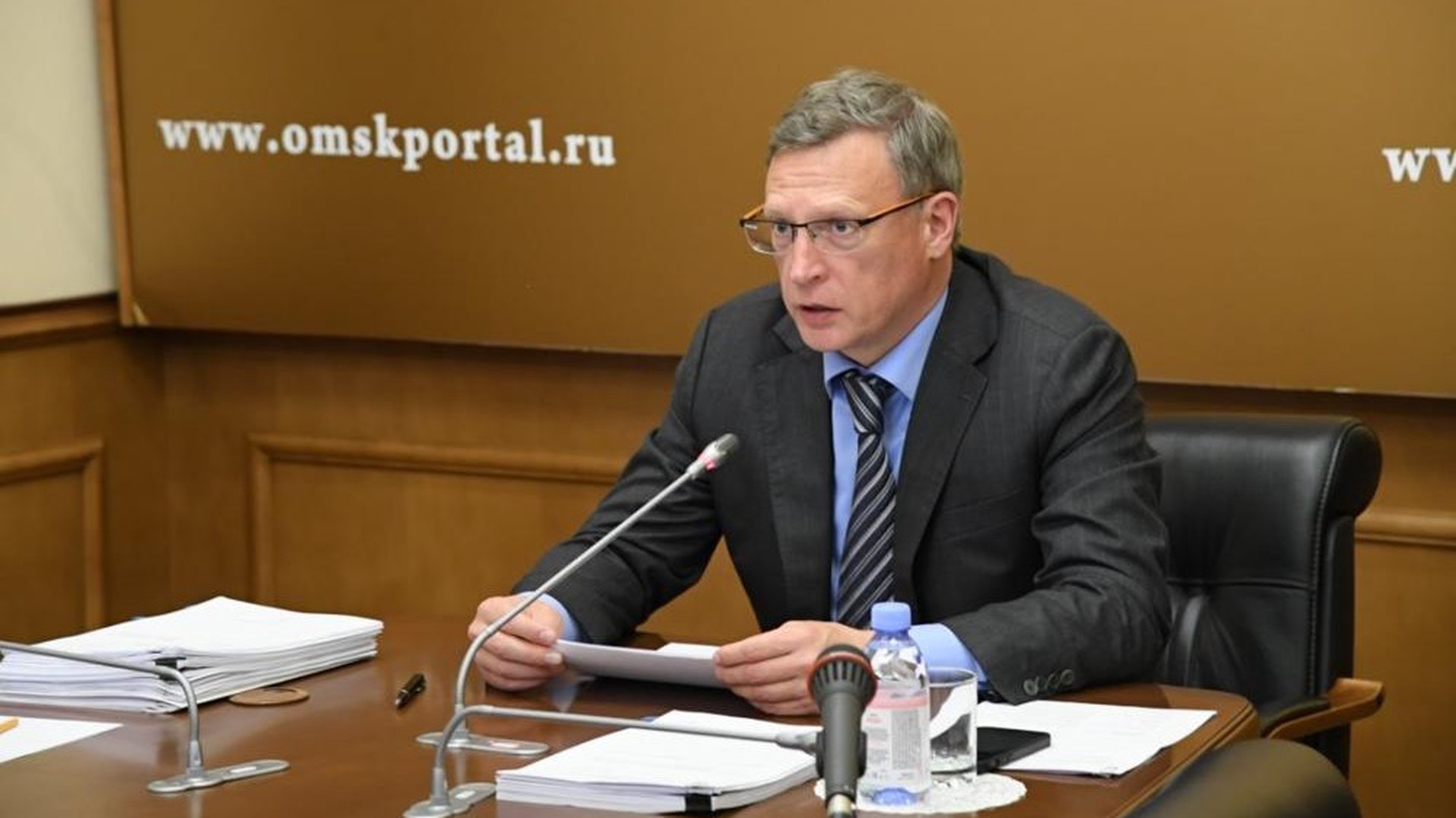 Путин принял отставку губернатора Омской области Буркова