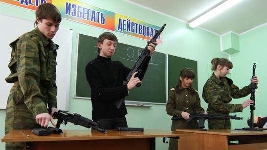 Возвращение советской практики: зачем школьникам нужна начальная военная подготовка