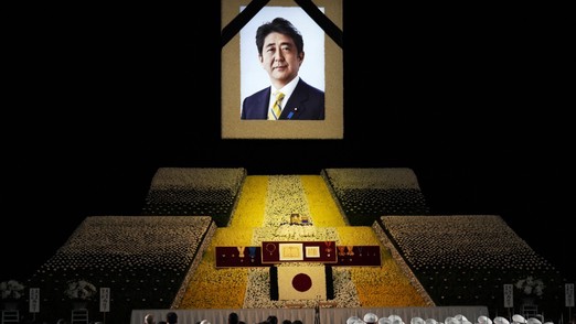В Японии начались похороны бывшего премьера Абэ