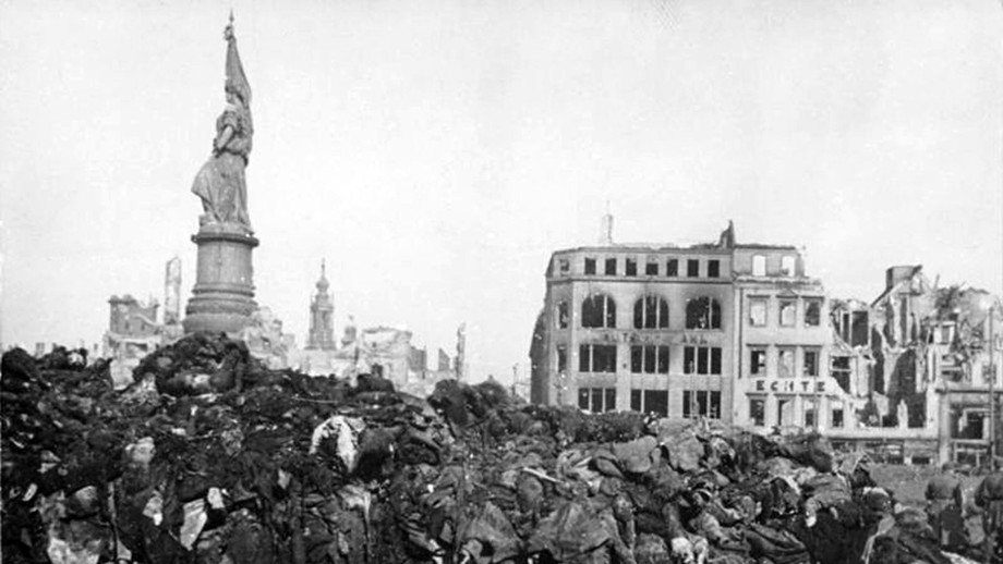 <span>Фото:</span> Обгоревшие трупы погибших жителей Дрездена / Wikipedia.org