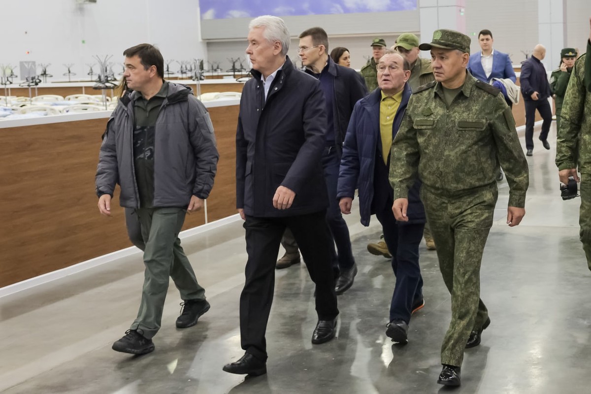 Собянин подписал указ о распространении мер социальной поддержки на семьи военнослужащих по контракту и добровольцев