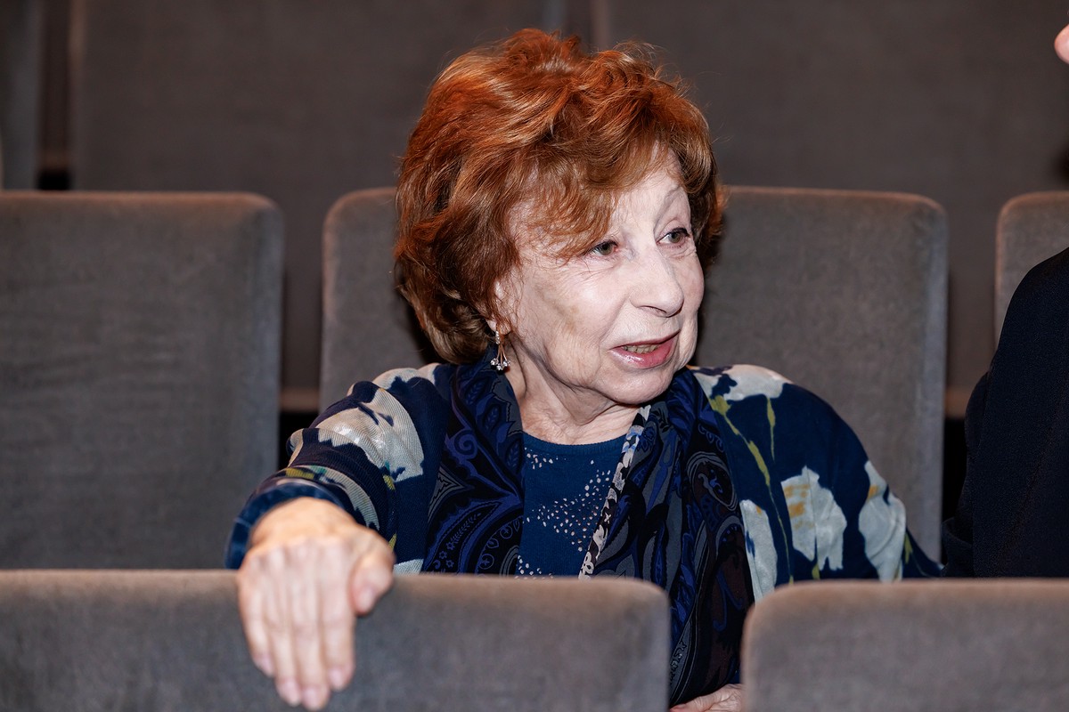 «Современник» опроверг сообщения об увольнении Ахеджаковой