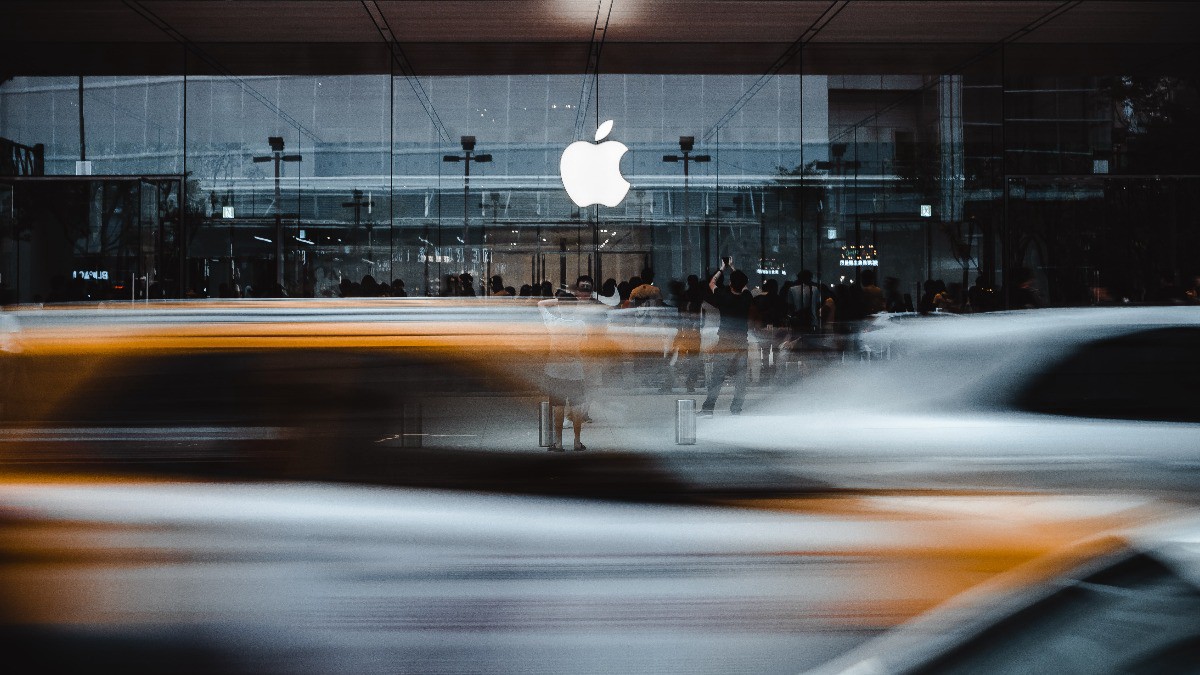 Apple потеряла статус самой дорогой компании мира